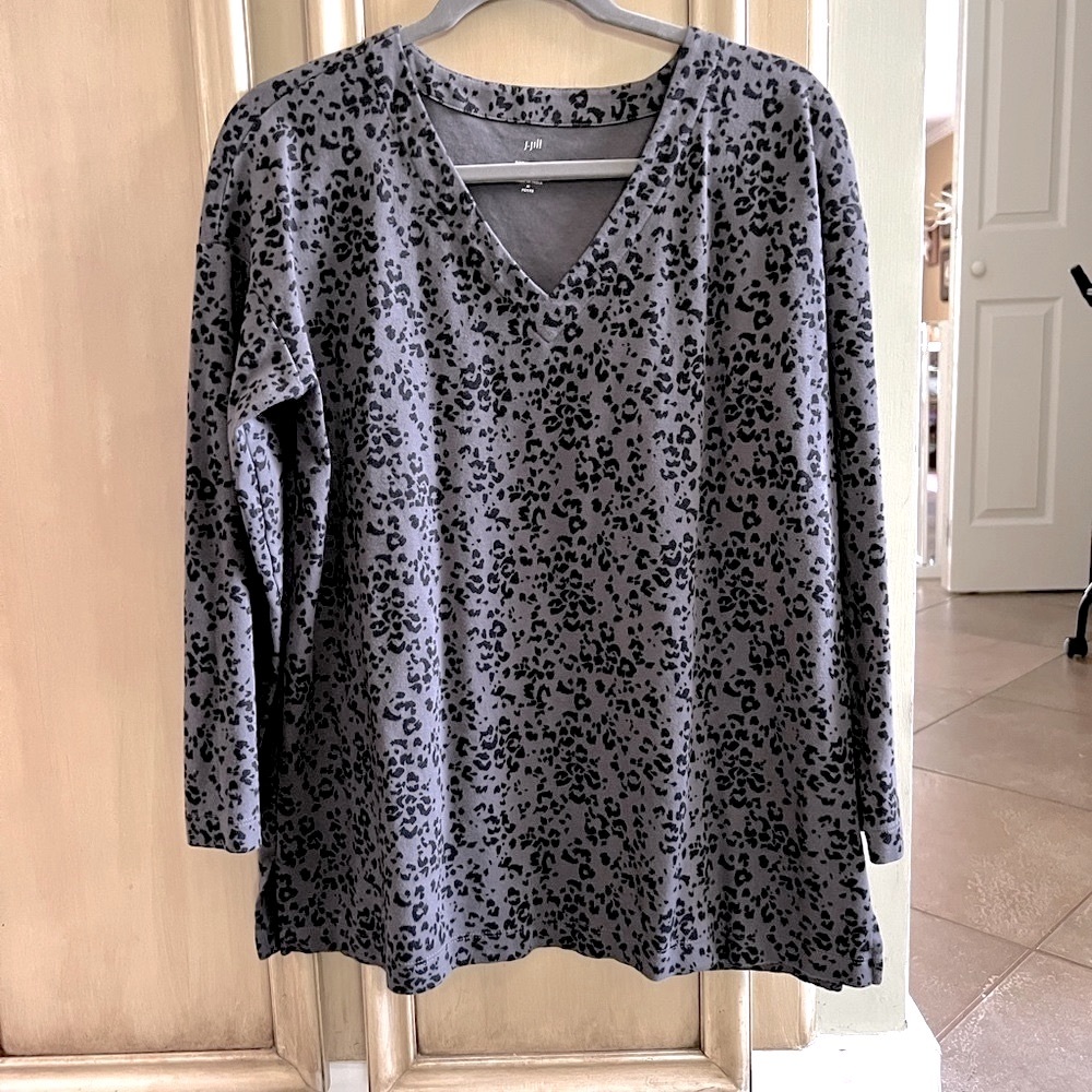 J Jill Supima cotton Medium petite size MP top long sleeves gray black v-neck